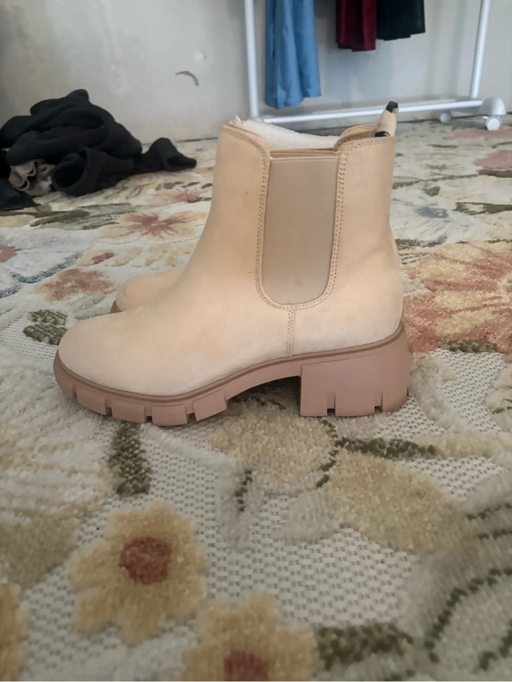 Women’s Cream Chunky Chelsea Boot